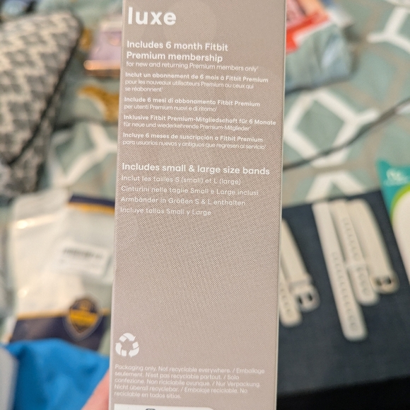 Fitbit Luxe Smartwatch - Black and Gold - Picture 7 of 12